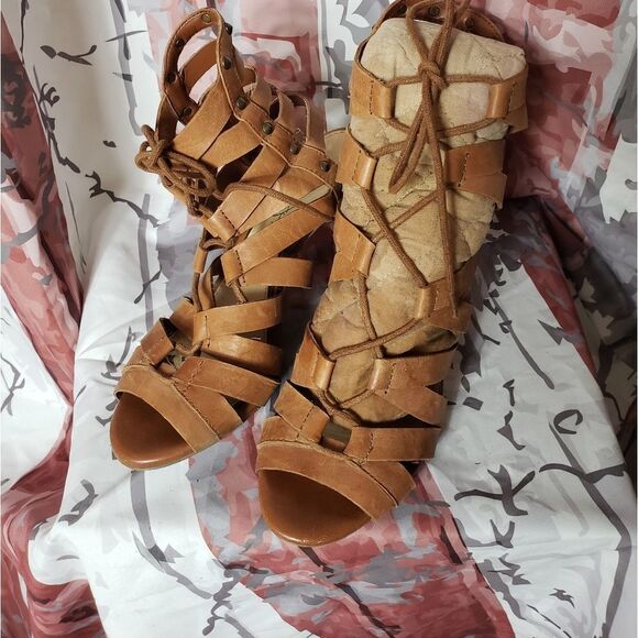 Jessica Simpson Gladiator - Picture 1 of 6